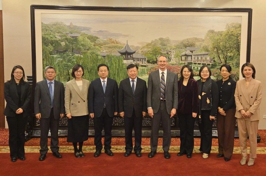 Healthcare Delegation Visits Jiangsu Province